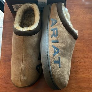 Men’s ariat logo hooded clog